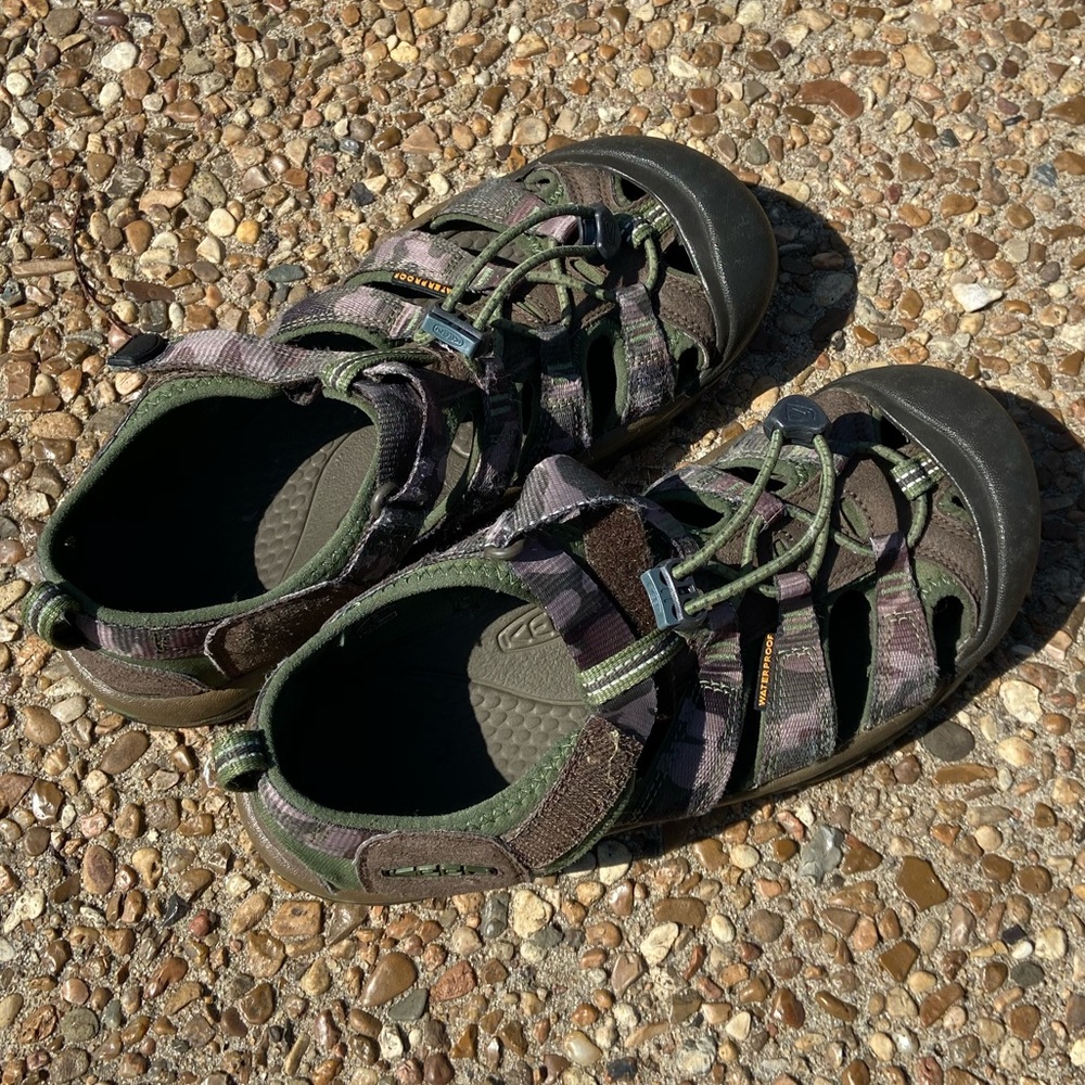 Keen (big kid) size 5